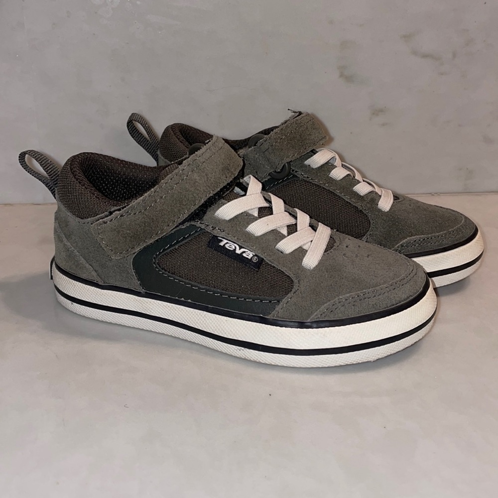Teva Little Boys shoes Size 9